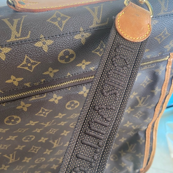 LOUIS VUITTON Vintage Garment Bag with 2 Hangers and Locks and Key - Picture 2 of 15